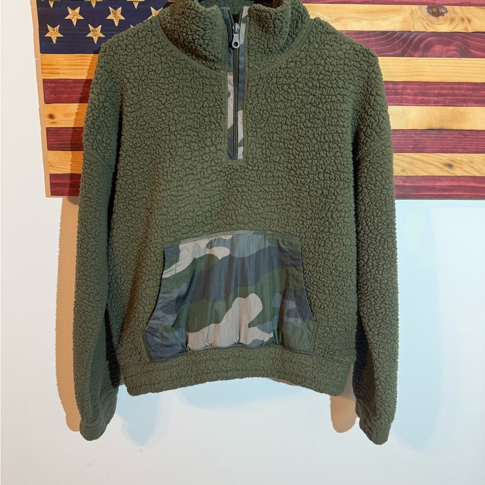 Offline Aerie Green Sherpa Hoodie with Camo Pocket Size S